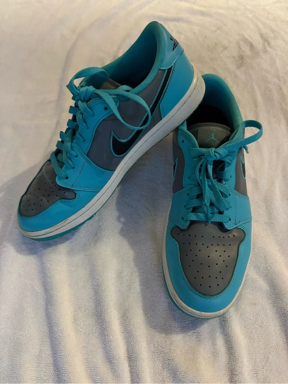 Jordan Low-Top Sneakers in Teal and Gray